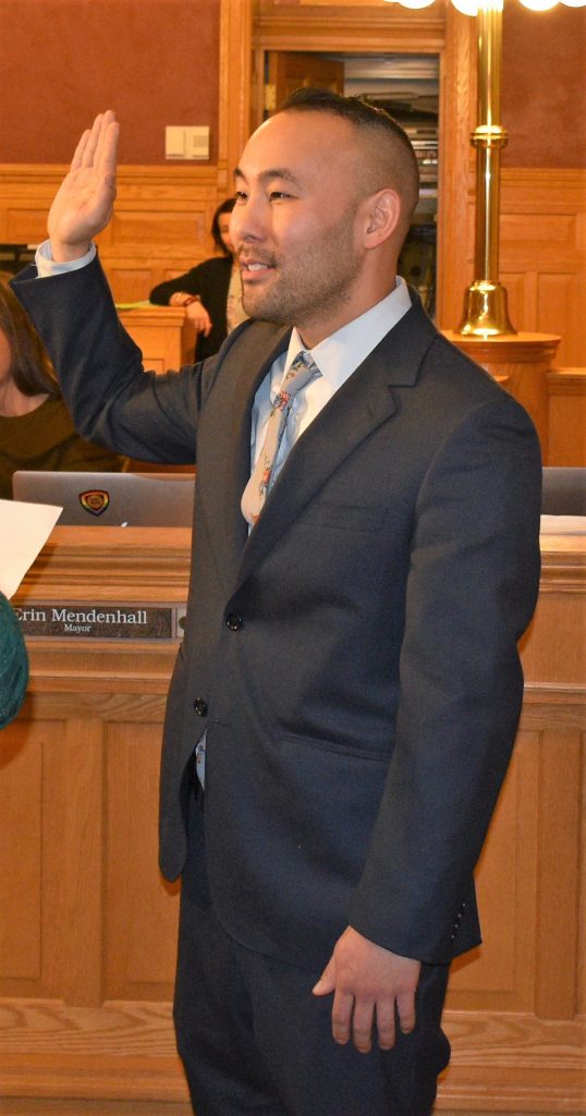 Council Member Darin Mano takes the oath of office to serve District 5