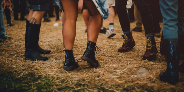Feet on hay getting ready to dance