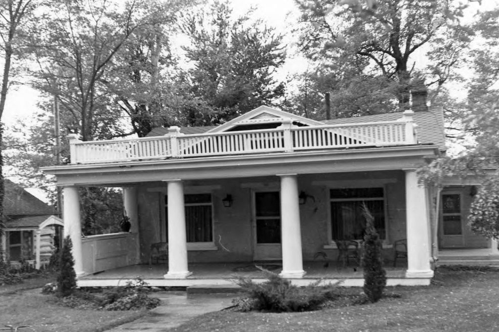 This image has an empty alt attribute; its file name is Chase_George_Residence_P_1-1024x657.jpg