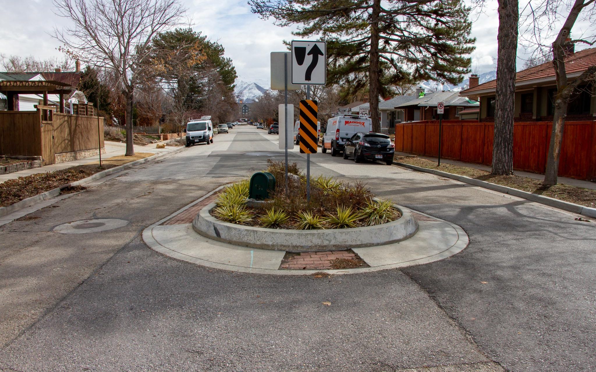 A landscaped median at the entrance to Hollywood Avenue.