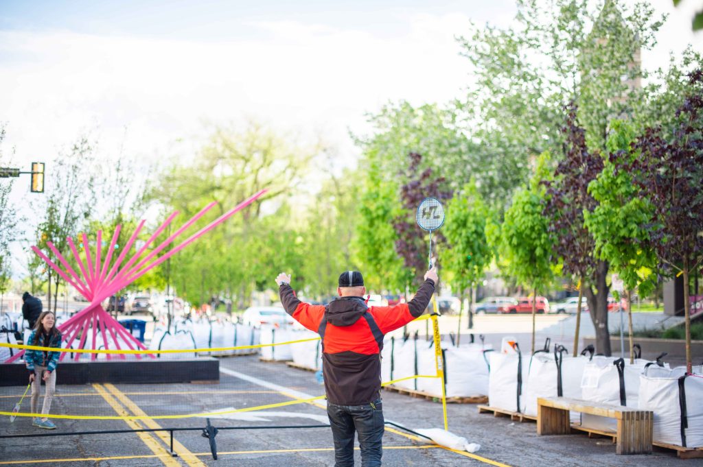 A man and child playing badminton at the Green Loop.