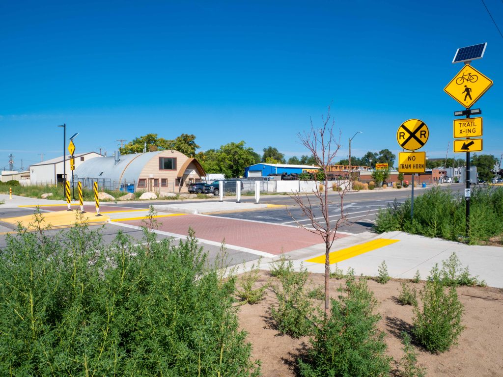 A picture of the enhanced crosswalk where the Folsom Trail crosses 900 West.