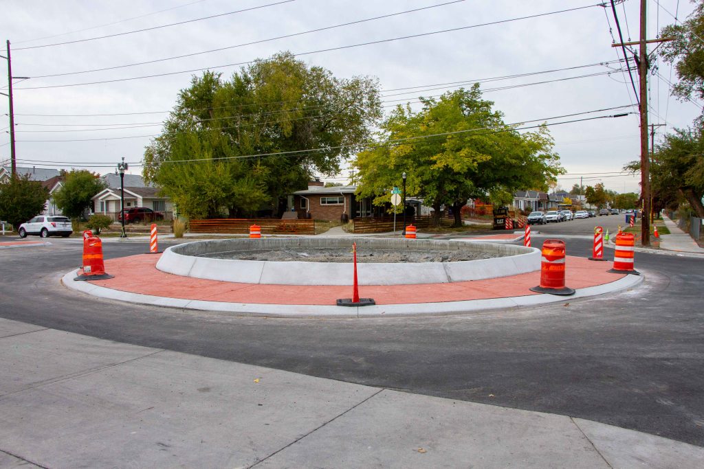 A picture of the construction of the roundabout at the intersection of 1000 West and 700 South.